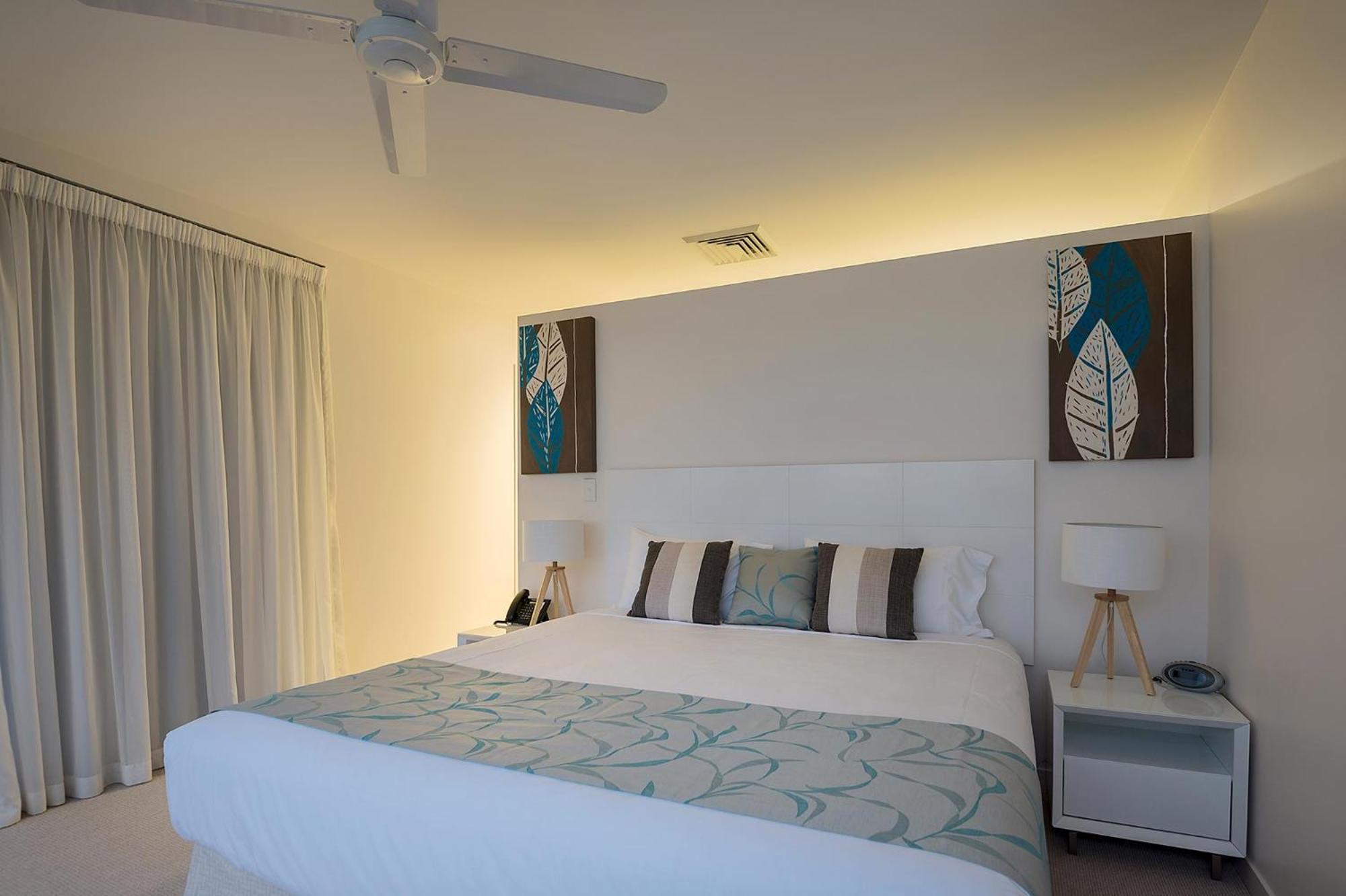 Coral Cove Apartments - Absolute Beachfront Resort Bowen Exterior photo