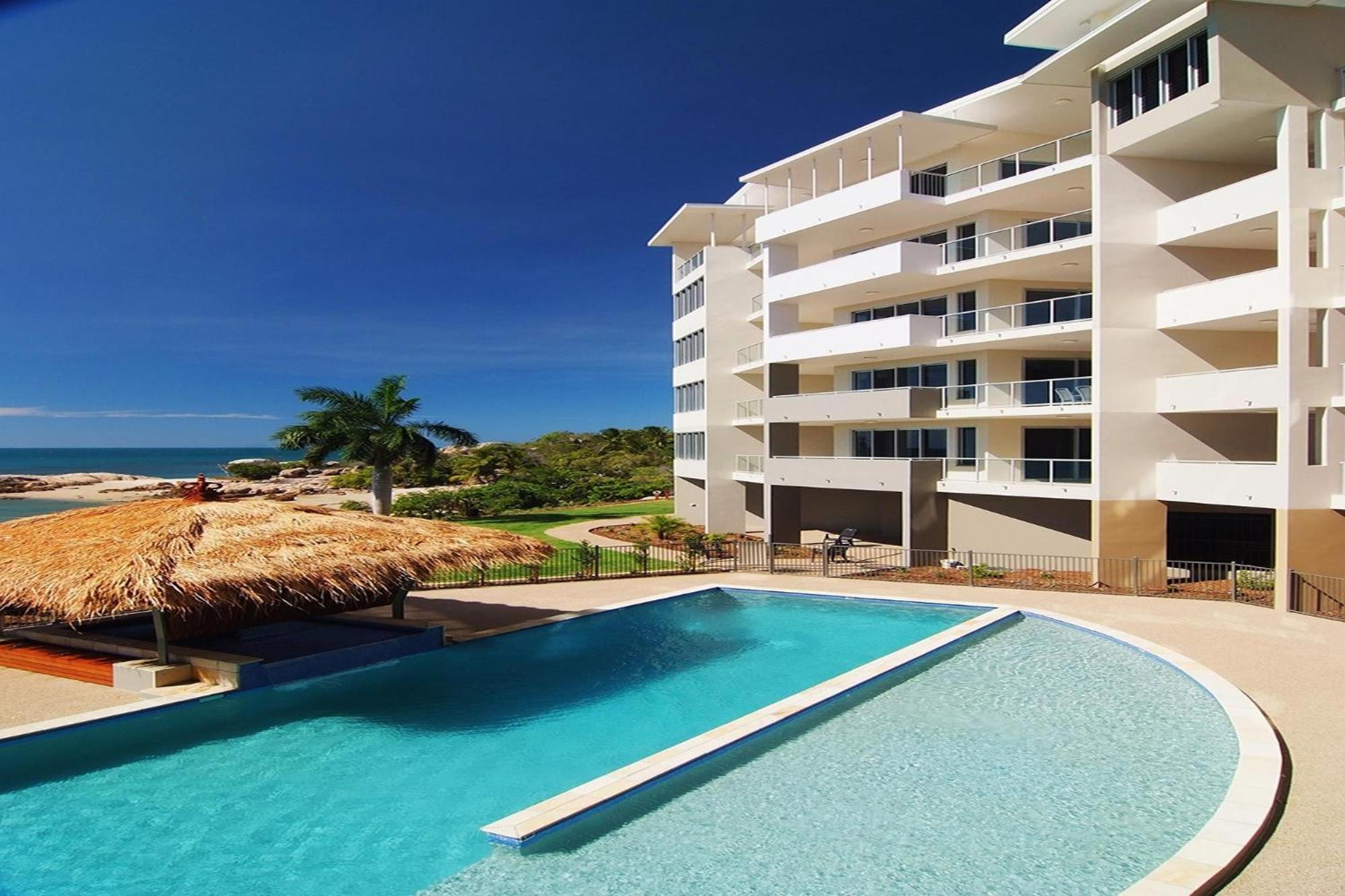 Coral Cove Apartments - Absolute Beachfront Resort Bowen Exterior photo