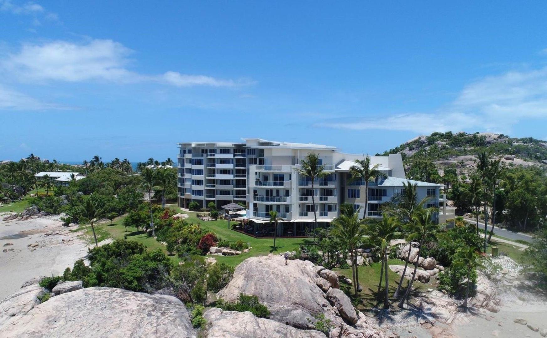 Coral Cove Apartments - Absolute Beachfront Resort Bowen Exterior photo